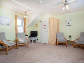 Living area | Apartment Fourteen - Broadshade Holiday Apartments, Paignton