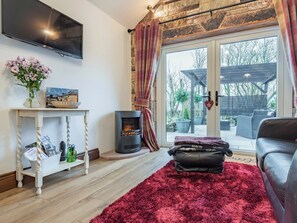 Living area | Little Pines Lodge, Biddulph