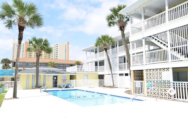 Outdoor Pool Right on Ocean Boulevard