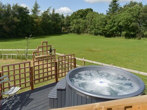 Hot tub | Pentland Pod, Leadburn, near West Linton