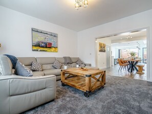 Living area | Wynbec Cottage, Quebec, Near Durham