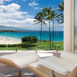 Enjoy a cup of morning Kona coffee with stellar views