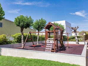 Sky, Cloud, Plant, Tree, Shade, Building, Land Lot, Urban Design, Neighbourhood, Residential Area