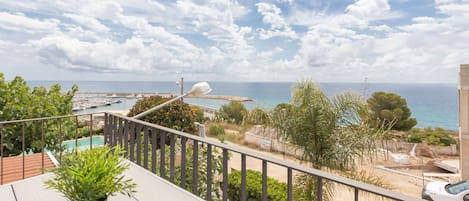 Cloud, Sky, Water, Plant, Building, Property, Azure, Flowerpot, Seaside Resort, Outdoor Furniture