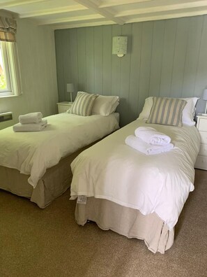 Bedroom 2 (1)