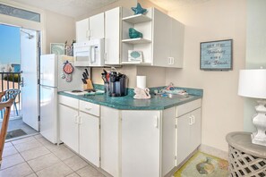 Ocean Jewels Oceanfront 1 Bedroom Kitchen