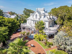 Curry Mansion overview 