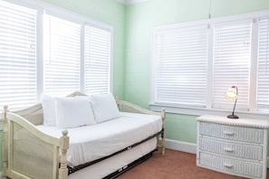 2 Trundle Bed