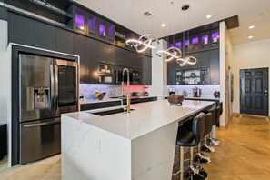 Fully Equipped Kitchen - You’ll find everything you need to prepare simple snacks or full course meals for you and your guests. All you add is the food and your favorite recipes.
