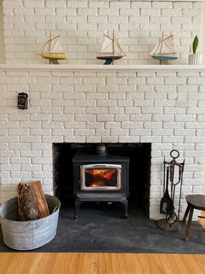 Wood fireplace 