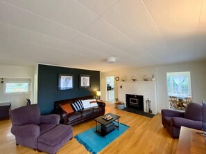 Living room (2)