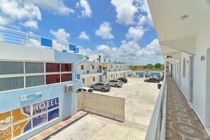 Vista frontal de la propiedad