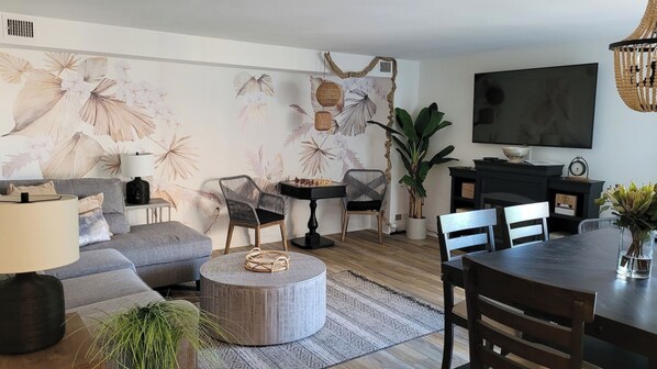 Comfortable and Stylish Living Room 