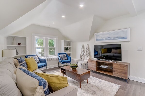 Living room with a gorgeous view of the lake 