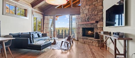 Living Room with TV, Gas-Burning Fireplace and Deck