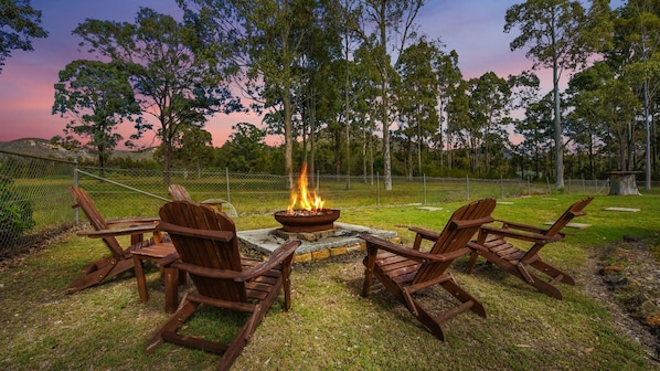 OMG!! Amazing outdoor firepit with view 