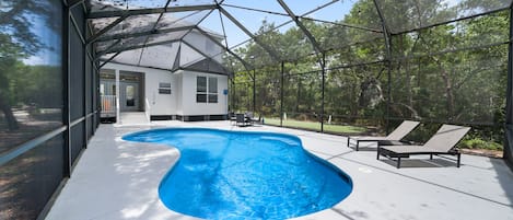 Fantastic covered pool, can be heated