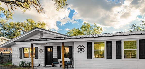 Pickled Pepper Cottage - Welcome to The Hill Country of Texas