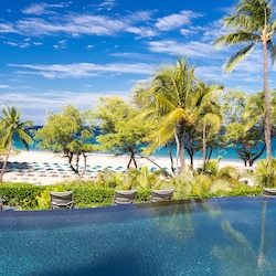 Enjoy Hapuna's adult infinity pool or family "Ohana" pool