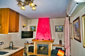 Kitchen and living room (1)