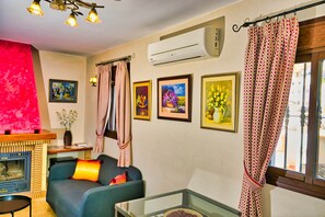Kitchen and living room (2)