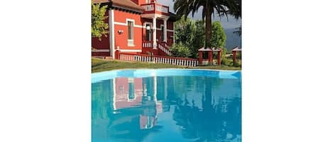 Espectacular villa con piscina