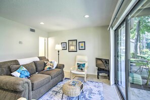 Living Room | Smart TV | Patio Access