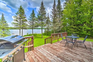 Deck | Gas Grill (Propane Provided) | Charcoal Grill (Charcoal Not Provided)