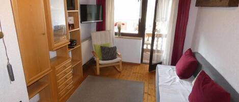 Ferienwohnung Buchberg 55qm, für 2 Personen mit Balkon-Blick in das Wohnzimmer