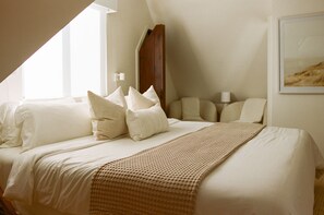 Retreat to ultimate comfort in our cabin's serene bedroom, boasting a luxurious king bed fit for a peaceful night's rest. ️