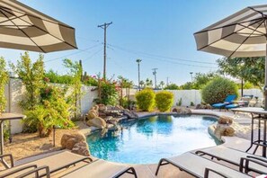 Heated Pool, 6 Chaise Lounge Chairs