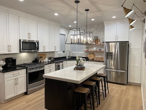 Full Kitchen with microwave, gas stove top and oven 