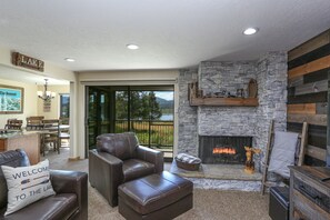 Living Room - gas fireplace