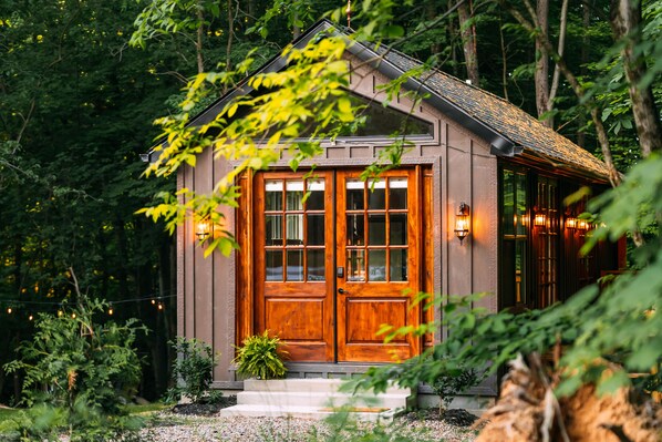 GloCabin is just 450sf, but explodes with space inside