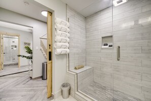 Bathroom 1 | Full Bath