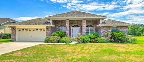 Pensacola Vacation Rental | 4BR | 2BA | 2,152 Sq Ft | 2 Steps Required