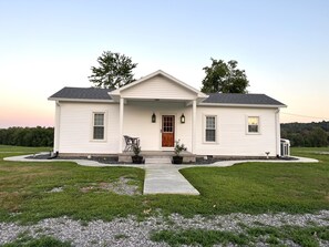 Side entrance with an additional sitting area.