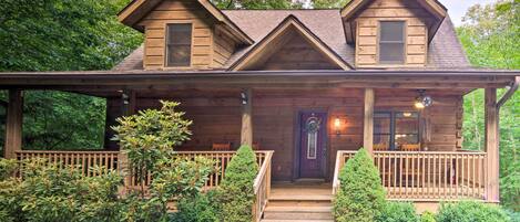 Boone Vacation Rental Cabin | 2BR | 2.5BA | 1,700 Sq Ft | 4 Steps to Enter