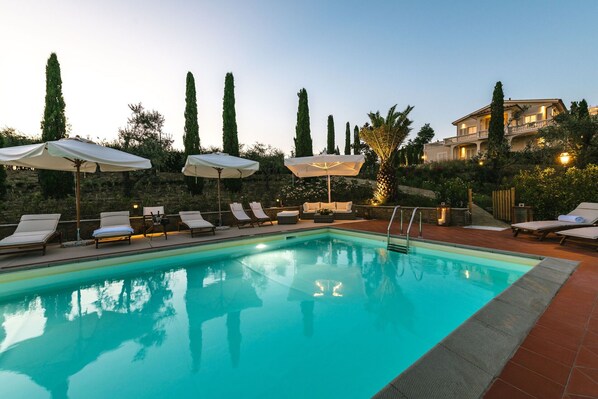 Building Exterior, Garden, Outdoor, Pool