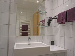 Zapfhahn, Armatur, Spiegel, Sinken, Badezimmer, Lila, Beleuchtung, Interior Design, Bad Sink, Haus