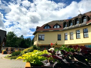 Cloud, Sky, Plant, Property, Building, Flower, Window, Architecture, Urban Design, Neighbourhood