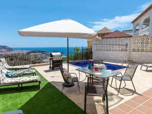 Table, Ciel, Meubles, Propriété, Bâtiment, Bleu Azur, L'Eau, Ombre, Piscine, Chaise