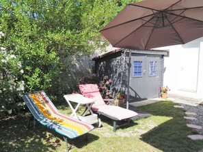 Plant, Property, Furniture, Plant Community, Shade, Outdoor Furniture, Tree, Grass, Leisure, Landscape