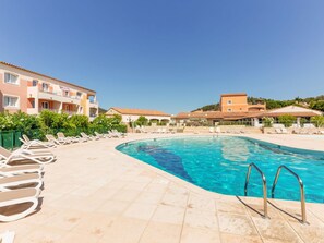 Water, Sky, Plant, Building, Furniture, Window, Azure, Swimming Pool, Chair, Outdoor Furniture