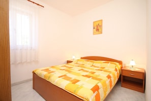 Schlafzimmer 1