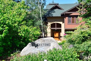 Welcome to Waterstone Townhomes