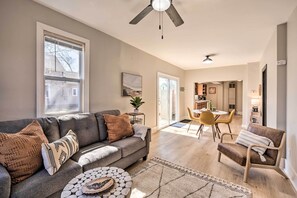 Living Room | Free WiFi | Central A/C & Heat