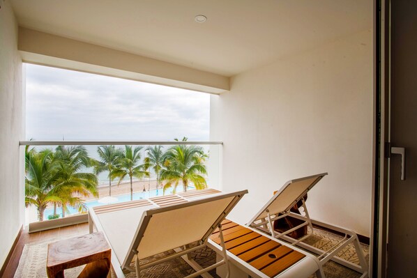 Oceanfront condo at Harbor 171