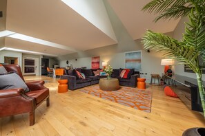 Pinchen House, South Creake: Sitting area with comfortable seating