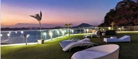 Ample Sunset Terrace by pools deck '